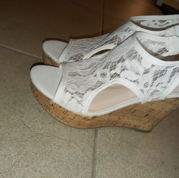 Heels - Picture 4 of 4